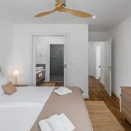 Porto Bus Beachside 5 * 바르바리가